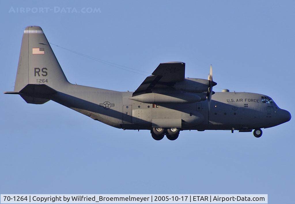 70-1264, 1970 Lockheed C-130E Hercules C/N 382-4417, Approach Runway 08