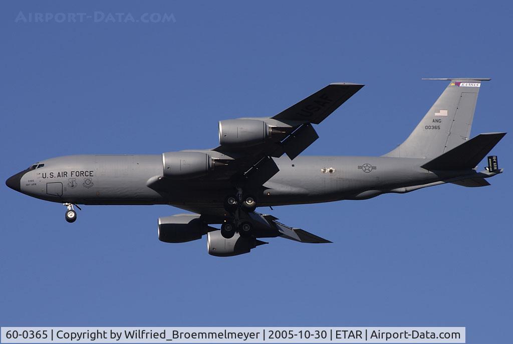 60-0365, 1960 Boeing KC-135R Stratotanker C/N 18140, Approach to Runway 26