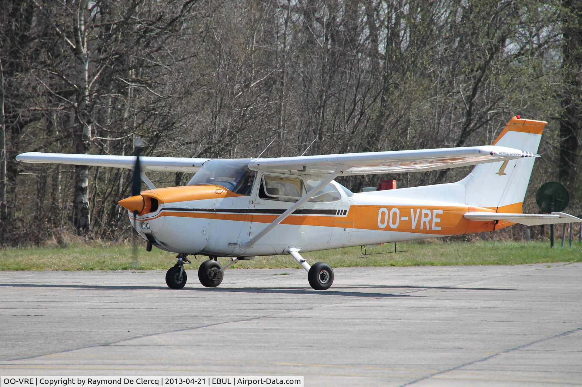 OO-VRE, 1975 Reims F172M ll Skyhawk C/N 1287, Taxiing.