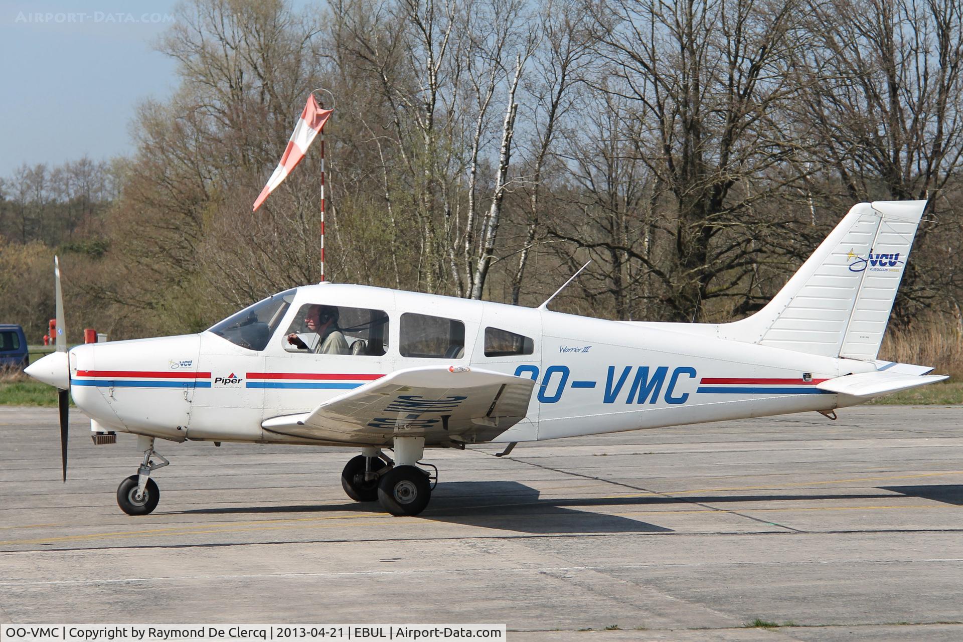 OO-VMC, 1996 Piper PA-28-161 C/N 2842016, Taxiing.
