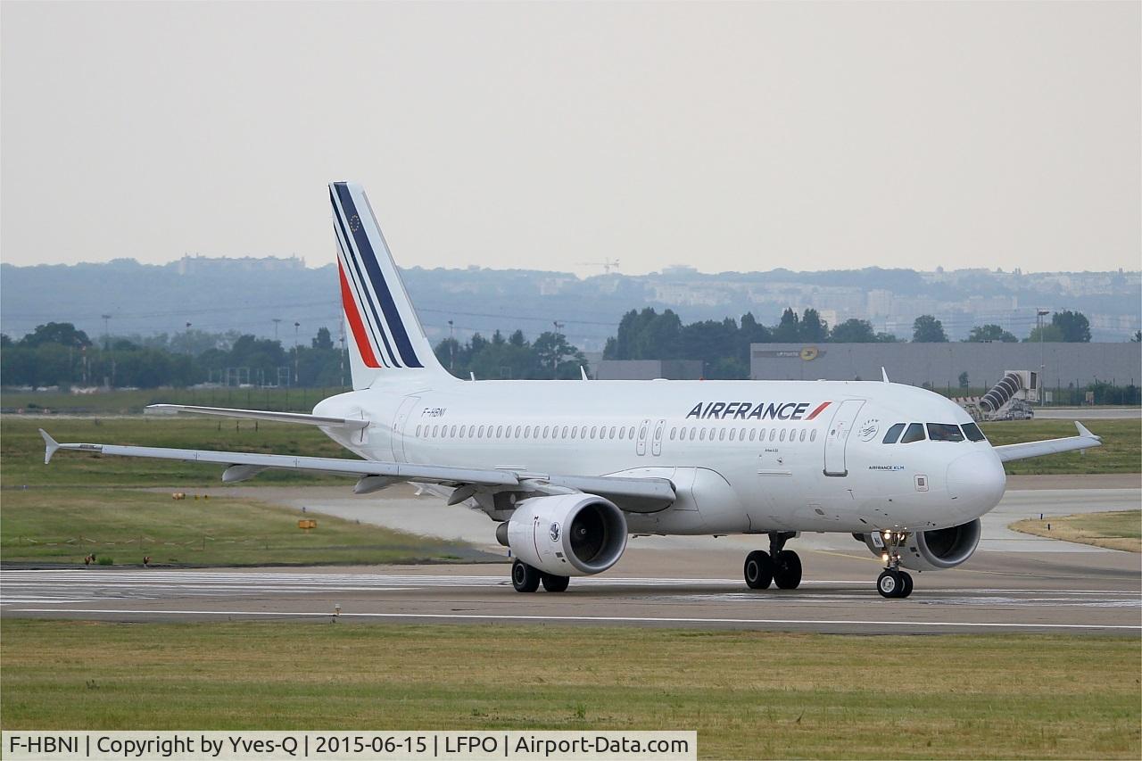 F-HBNI, 2011 Airbus A320-214 C/N 4820, Airbus A320-214, Lining up prior take off rwy 08, Paris-Orly airport (LFPO-ORY)