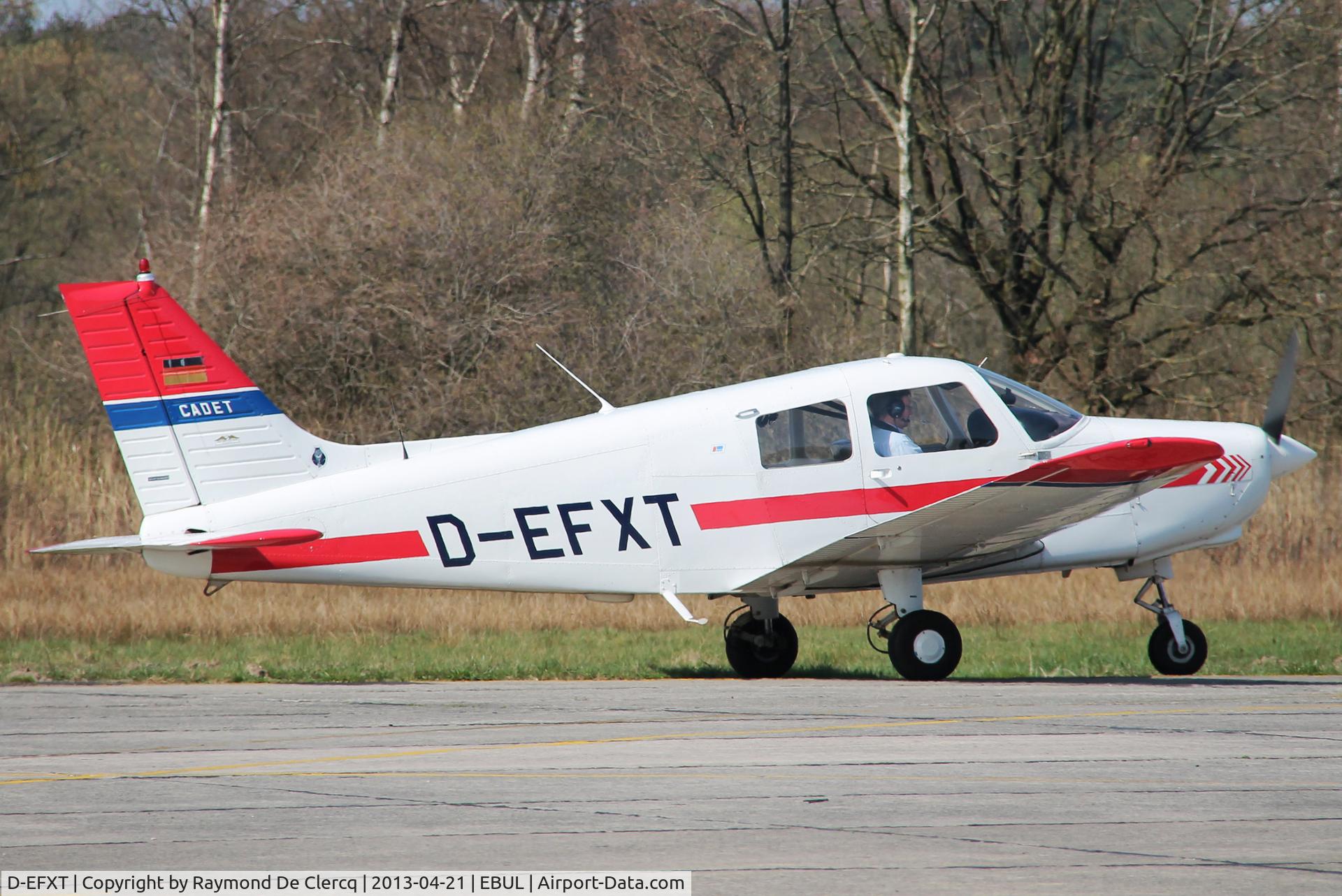 D-EFXT, Piper PA-28-161 Cadet C/N 28-41244, Taxiing.