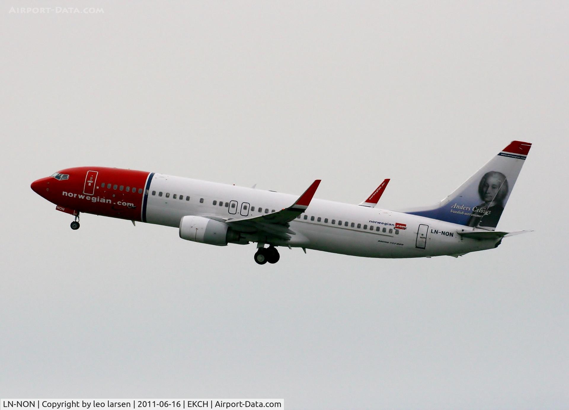 LN-NON, 2000 Boeing 737-86N C/N 28620, Copenhagen 16.6.11