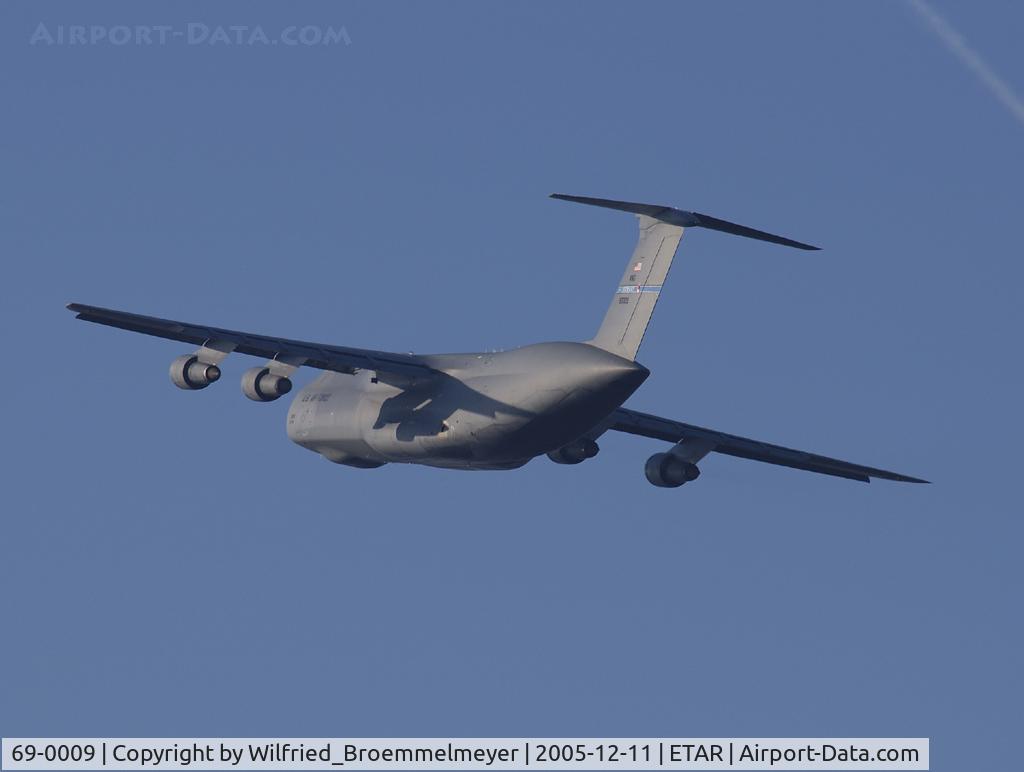 69-0009, 1969 Lockheed C-5A Galaxy C/N 500-0040, Climb out