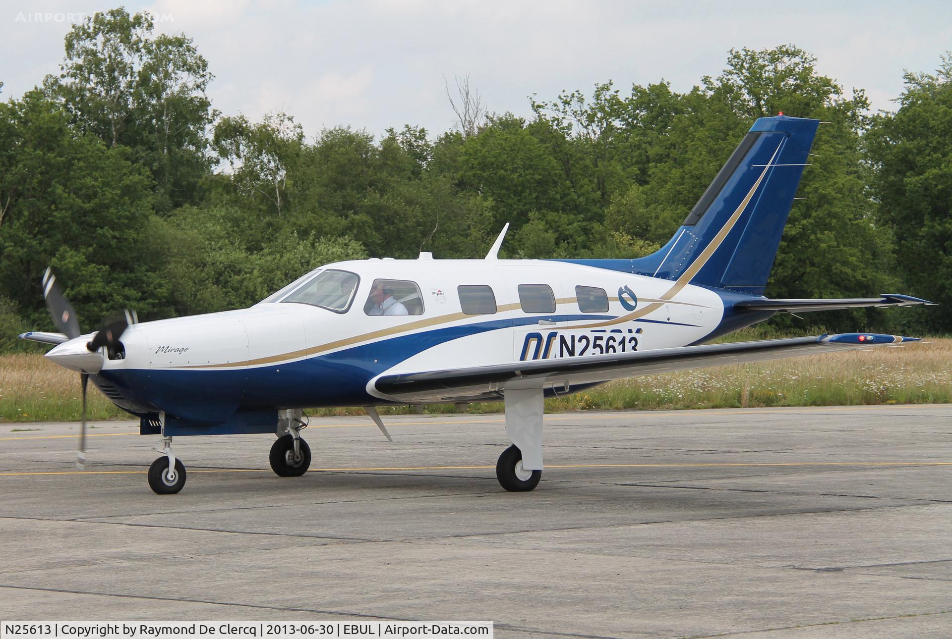 N25613, 2012 Piper PA-46-350P Malibu Mirage C/N 46-36570, Open door at Ursel.
