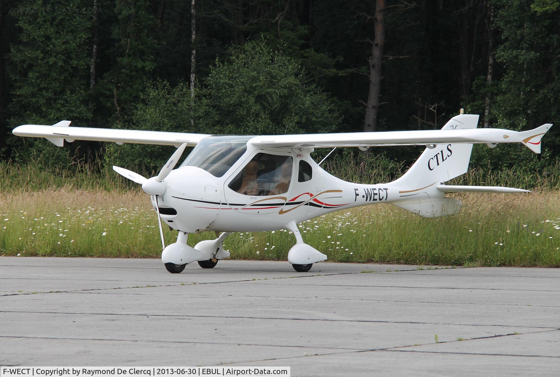 F-WECT, 2009 Flight Design CTLS C/N F-09-04-06, Open door at Ursel.
