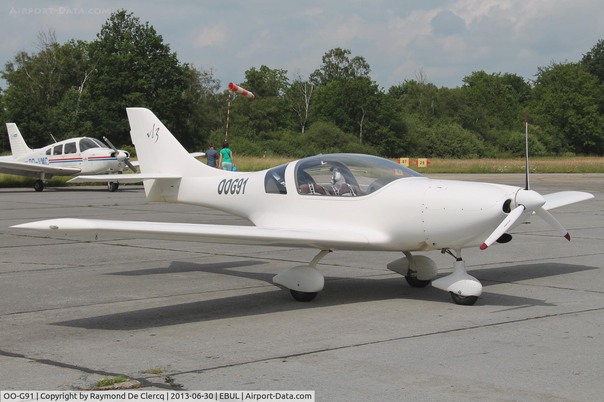 OO-G91, 2010 Aveko VL-3 Sprint C/N 96, Open door at Ursel.
