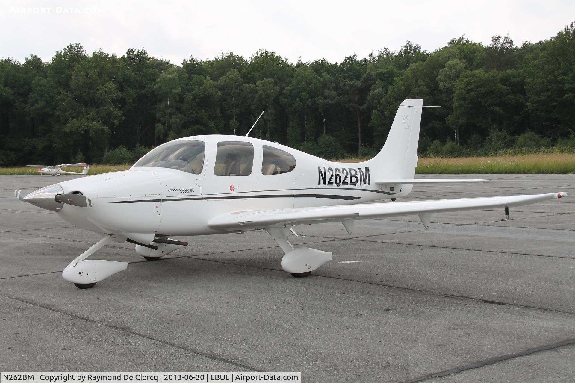 N262BM, 2001 Cirrus SR20 C/N 1143, Open door at Ursel.