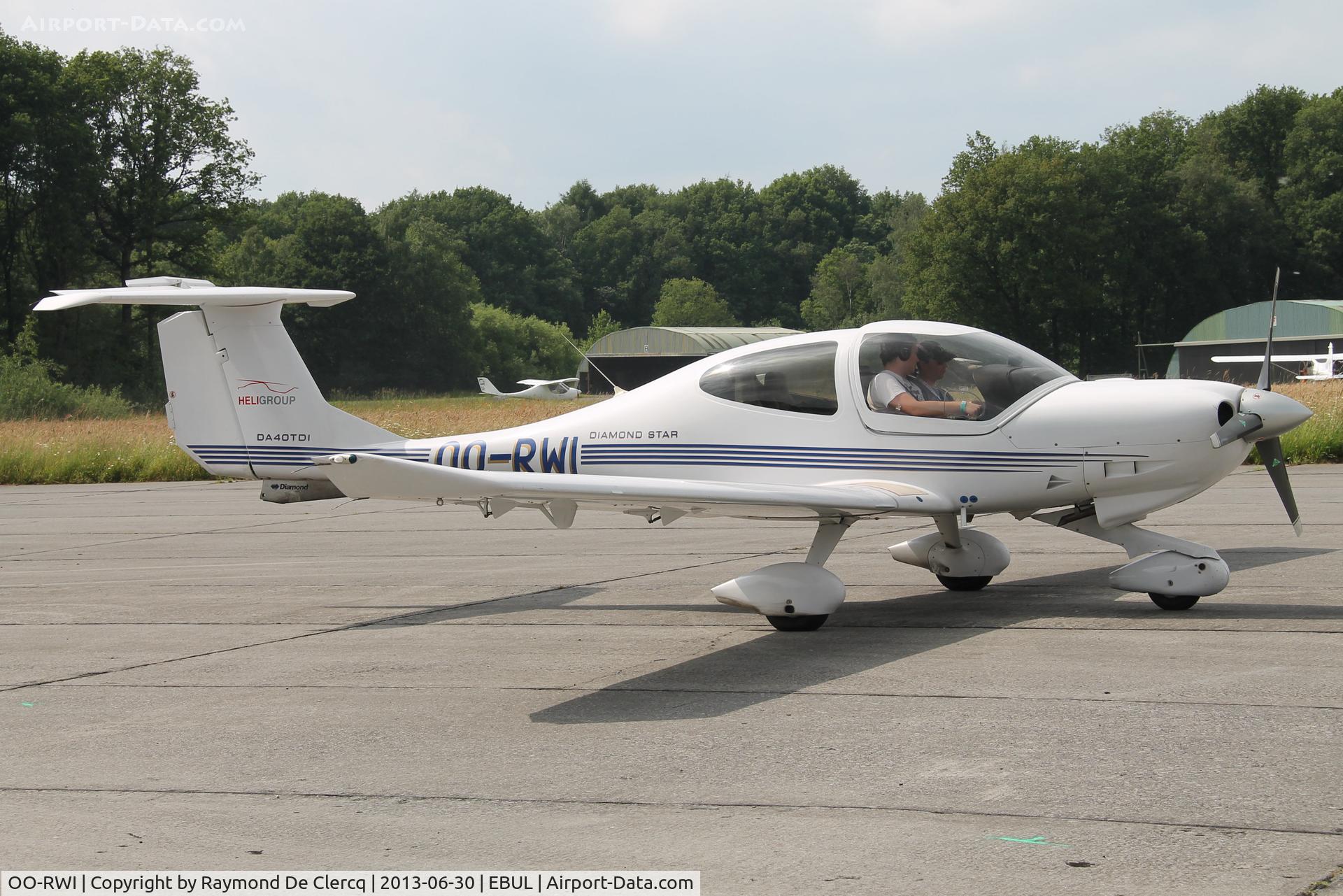 OO-RWI, 2005 Diamond DA-40TDI Diamond Star C/N D4.169, Open door at Ursel.