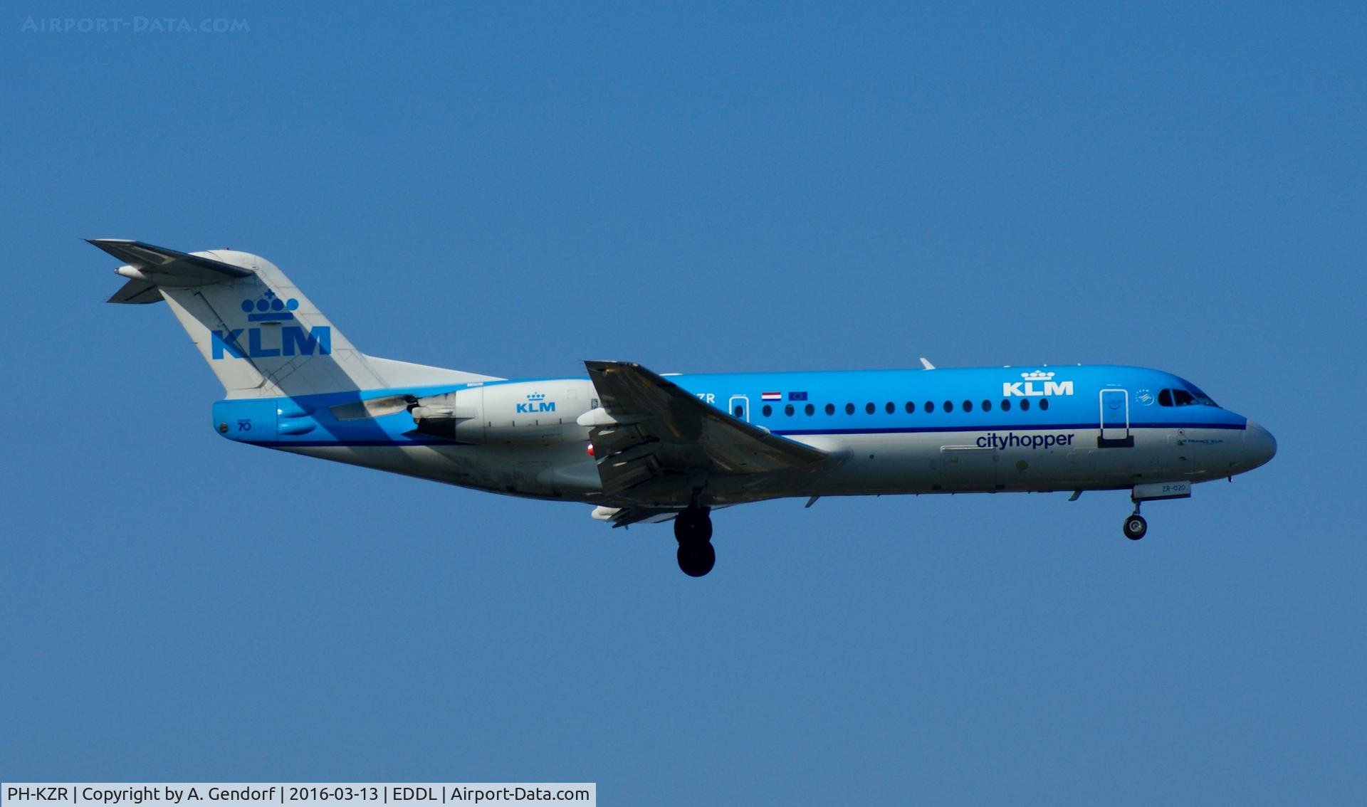 PH-KZR, 1995 Fokker 70 (F-28-0070) C/N 11551, KLM Cityhopper, seen here on finals at Düsseldorf Int'l(EDDL), completing the short 