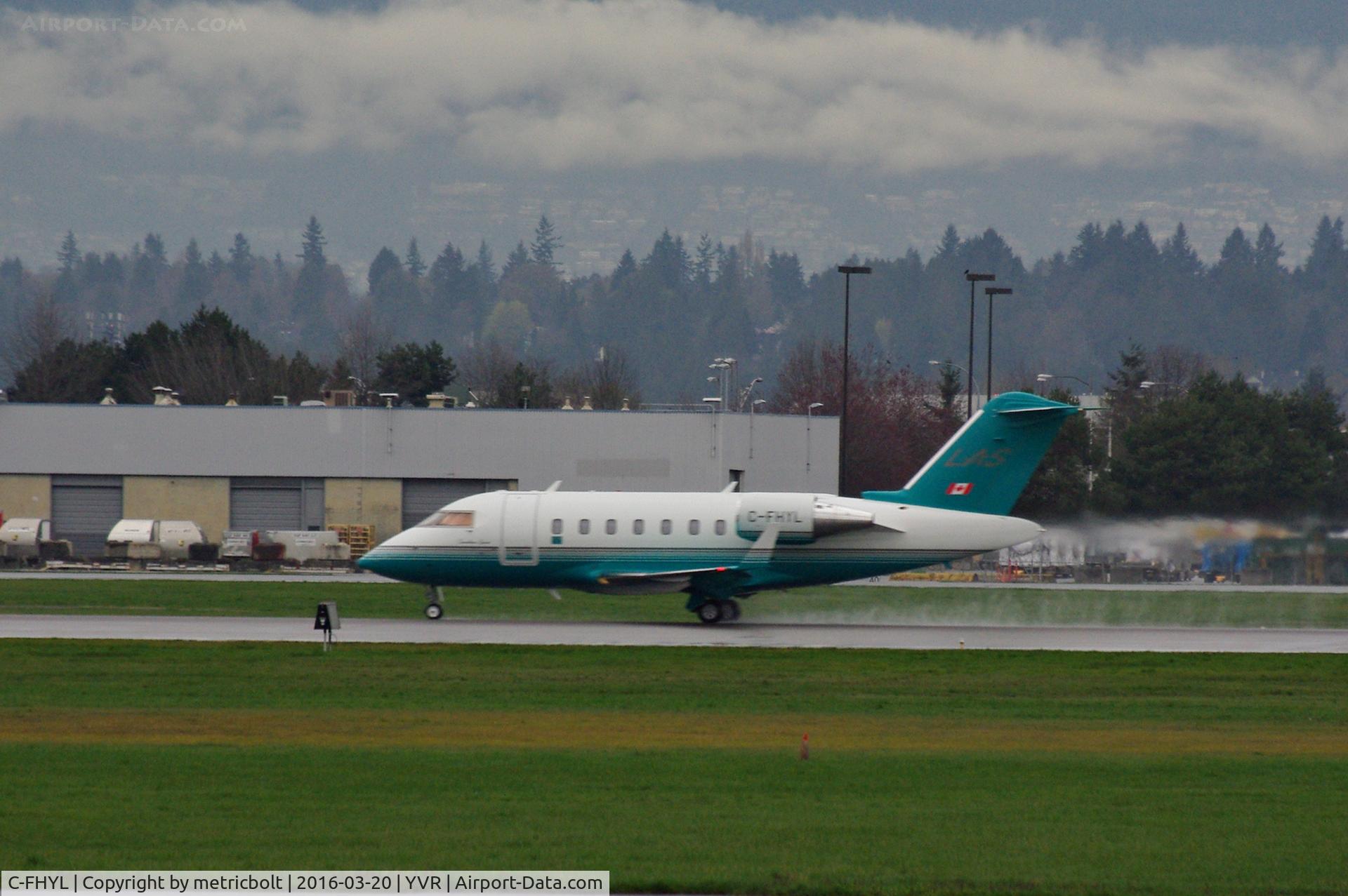 C-FHYL, 2001 Bombardier Challenger 604 (CL-600-2B16) C/N 5506, At YVR