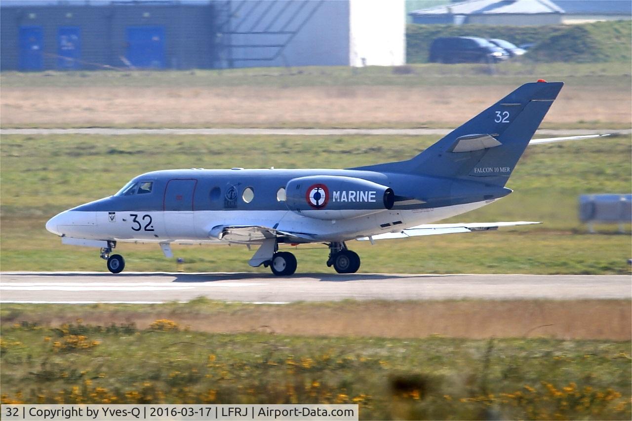 32, 1974 Dassault Falcon 10MER C/N 32, Dassault Falcon 10 MER, Take off run rwy 08, Landivisiau Naval Air Base (LFRJ)