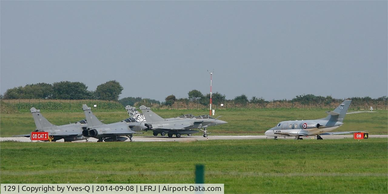 129, 1978 Dassault Falcon 10MER C/N 129, Dassault Falcon 10 MER, Traffic jam to holding point Alpha rwy 08, Landivisiau Naval Air Base (LFRJ)