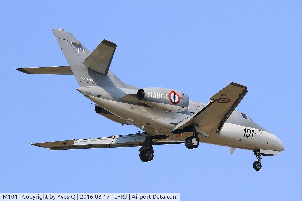 M101, 1977 Dassault Falcon 10MER C/N 101, Dassault Falcon 10 MER, Short approach rwy 08, Landivisiau Naval Air Base (LFRJ)