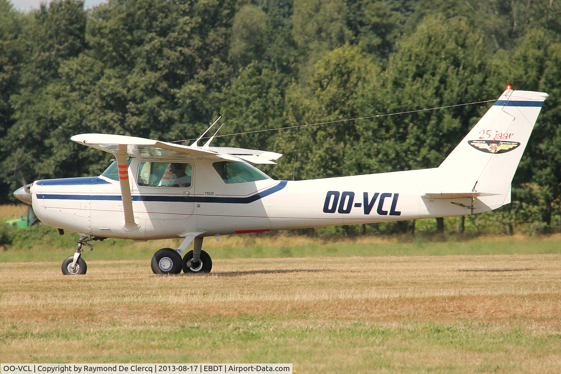 OO-VCL, 1987 Reims FA152 Aerobat C/N 0423, Schaffen fly in.