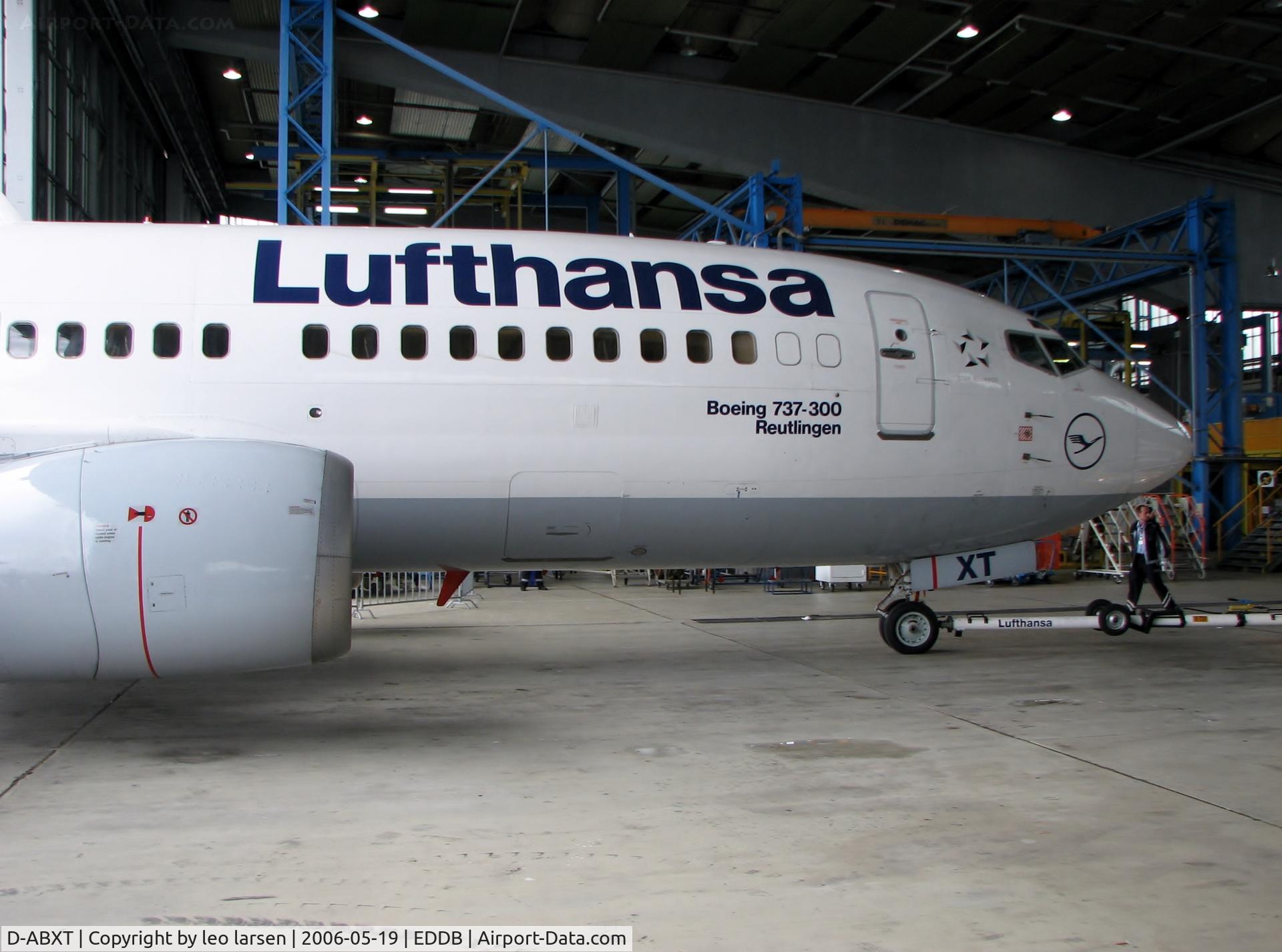 D-ABXT, 1989 Boeing 737-330 C/N 24281, Berlin SXF 19.5.06