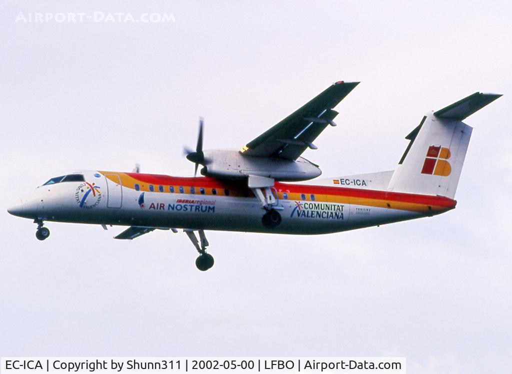 EC-ICA, 2000 De Havilland Canada DHC-8-315 Dash 8 C/N 562, Landing rwy 33L