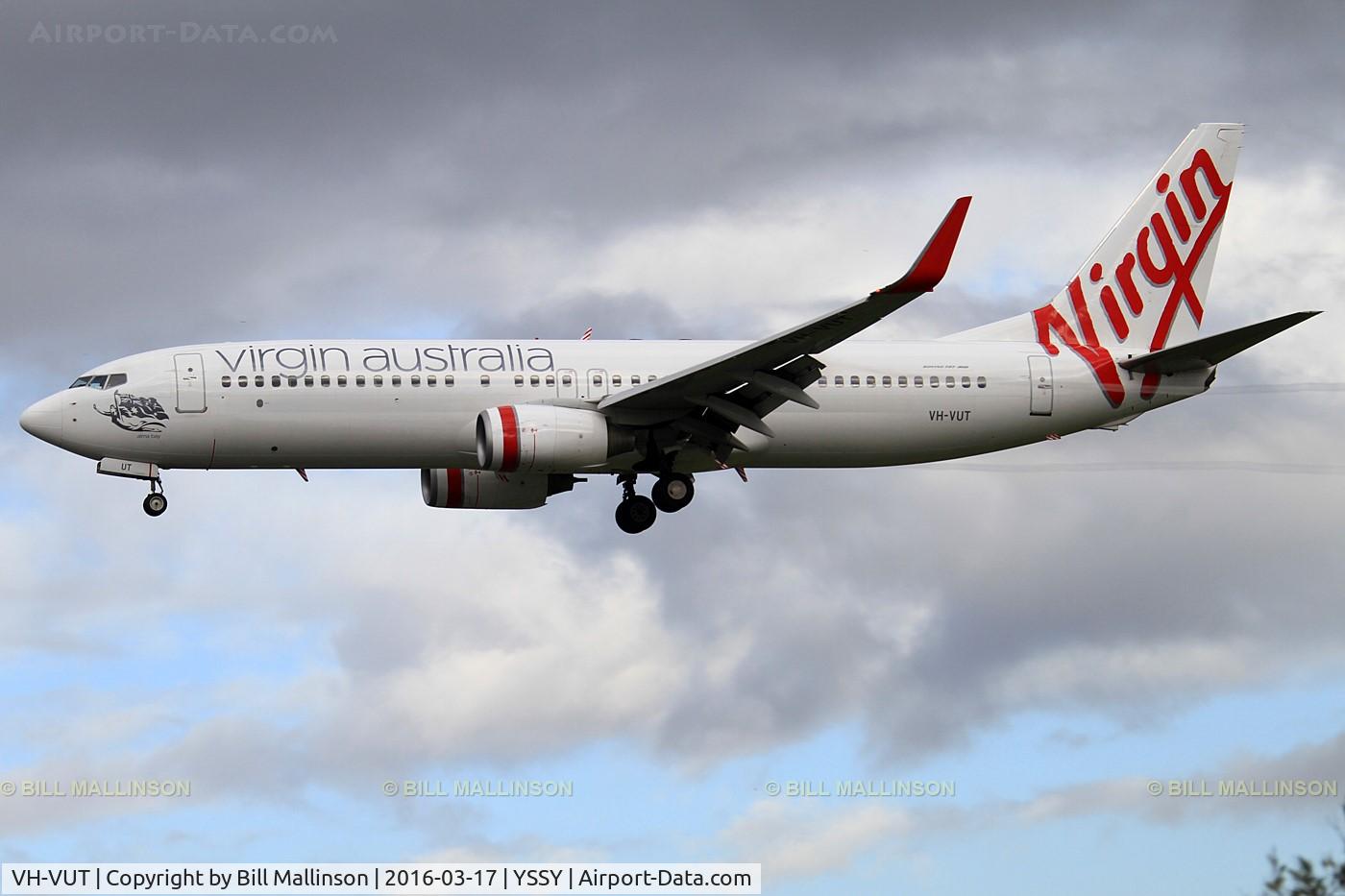 VH-VUT, 2009 Boeing 737-8FE C/N 36608, FINALS TO 16R