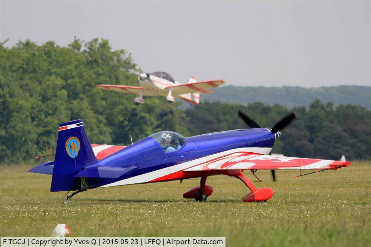 F-TGCJ, Extra EA-330SC C/N 05, Extra 330SC, French Air Force aerobatic team, Taxiing to parking area, La Ferté-Alais airfield (LFFQ) Airshow 2015
