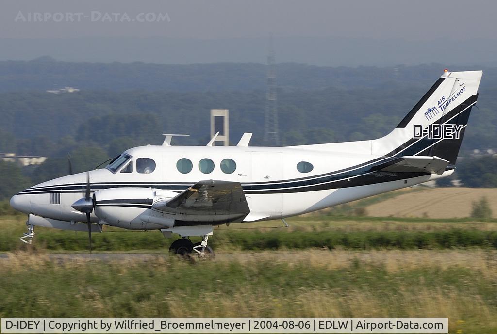D-IDEY, 1966 Beechcraft Queen Air 65-88 C/N LP-5, Air Tempelhof / Taxiing in after landing on runway 06