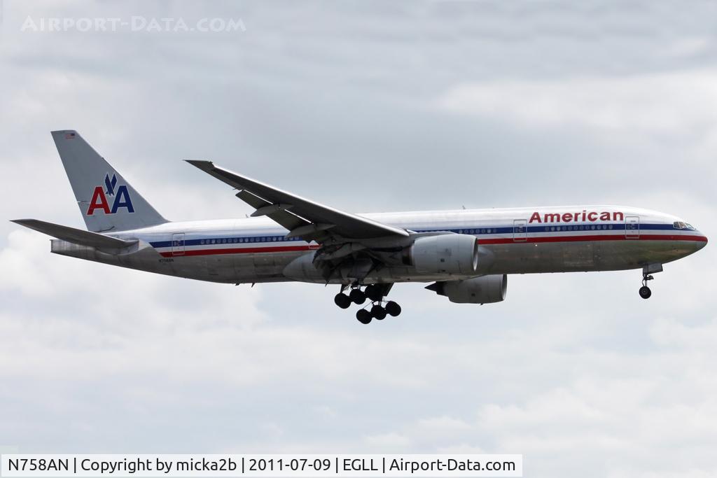 N758AN, 2001 Boeing 777-223 C/N 32637, Landing