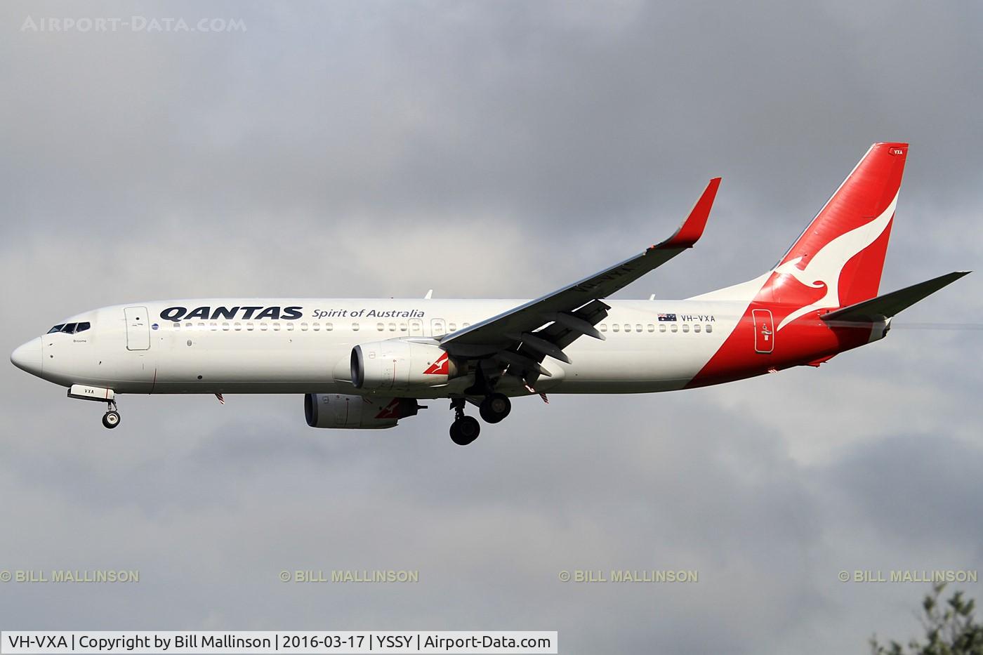 VH-VXA, 2001 Boeing 737-838 C/N 29551, finals to 16R