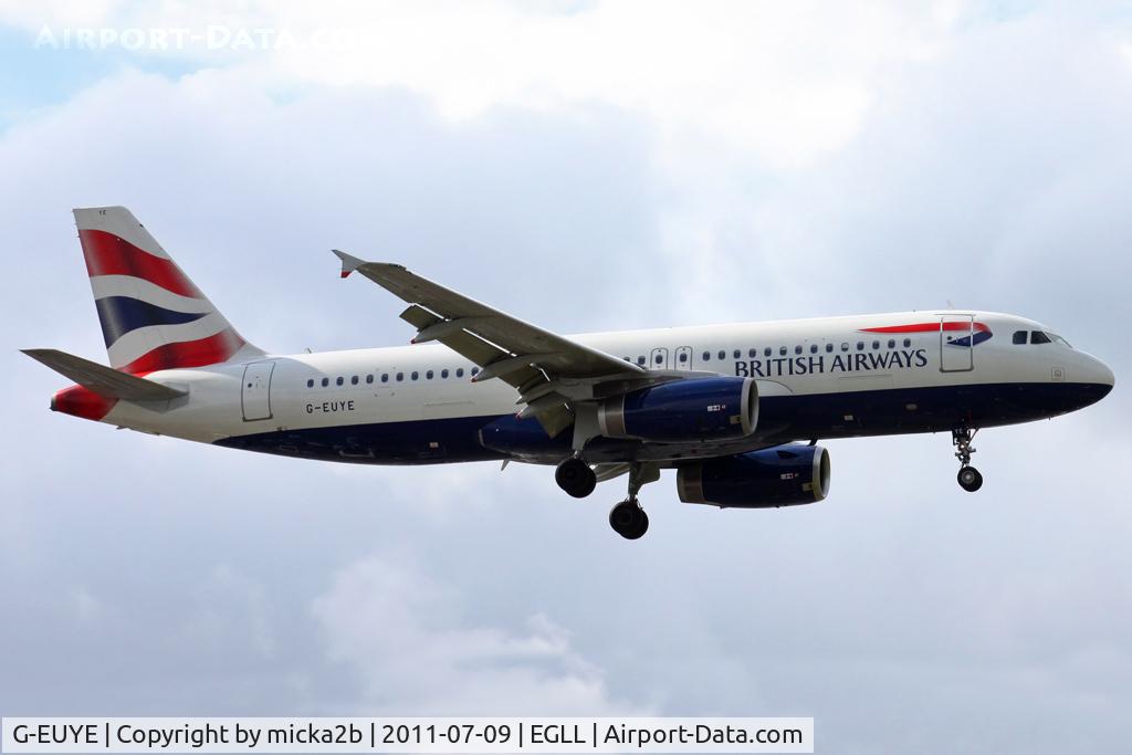 G-EUYE, 2009 Airbus A320-232 C/N 3912, Landing