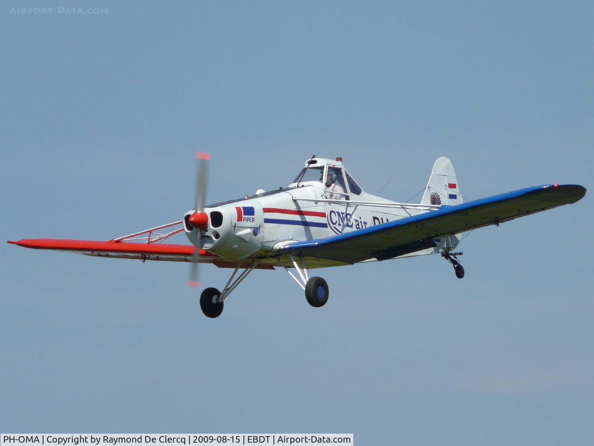 PH-OMA, 1979 Piper PA-25-235 Pawnee C/N 25-8056002, Landing at 2009 Schaffen fly in.