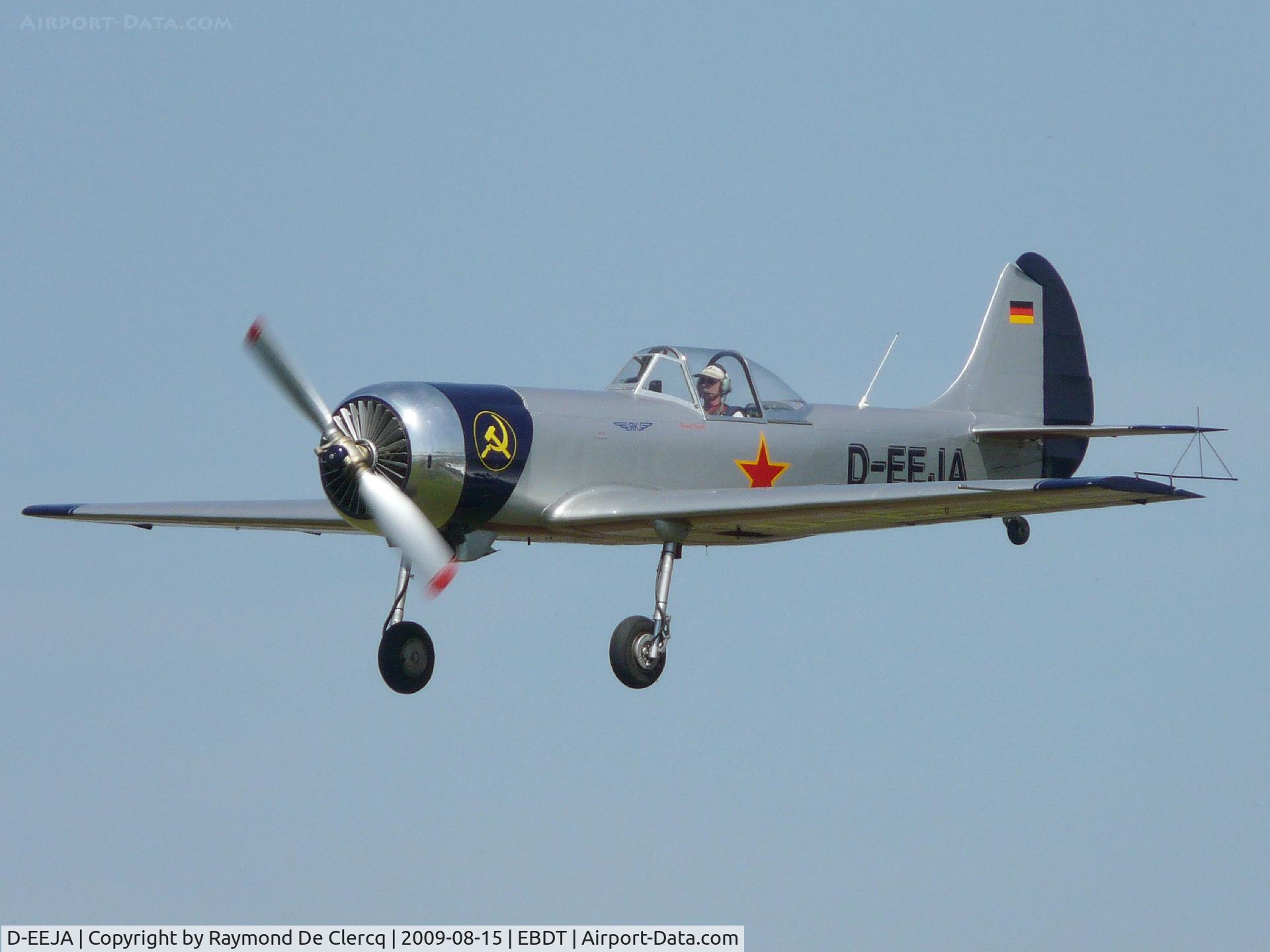 D-EEJA, Yakovlev Yak-50 C/N 801705, Landing at 2009 Schaffen fly in.