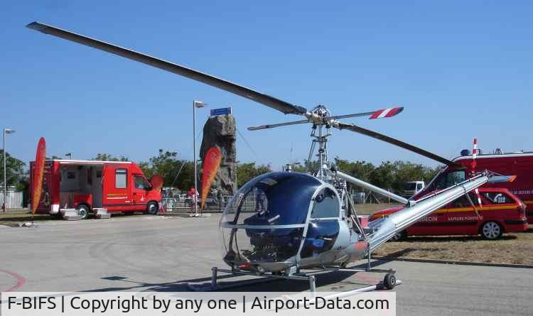 F-BIFS, Hiller UH-12B C/N 249, Nîmes garons  juin 2007.
