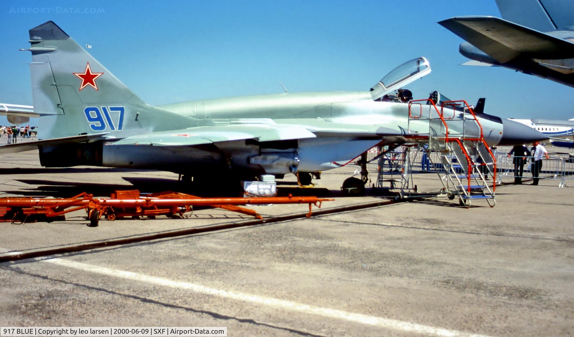 917 BLUE, Mikoyan-Gurevich MiG-29SMT C/N 2960535400, Berlin Air Show 9.6.00