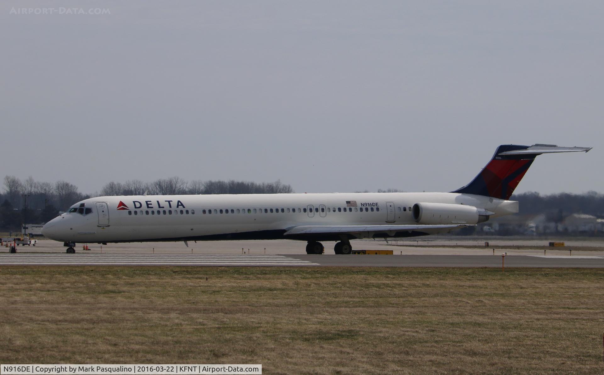 N916DE, 1993 McDonnell Douglas MD-88 C/N 53421, MD-88