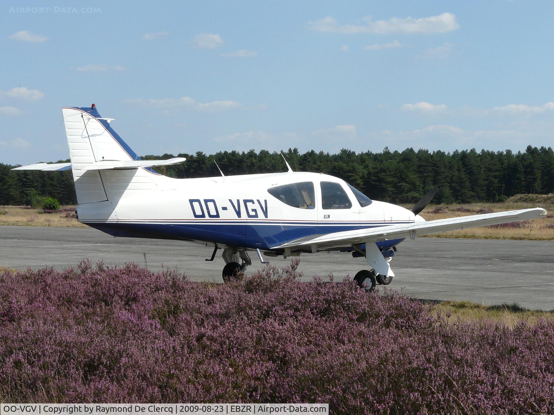 OO-VGV, Rockwell International 112 Commander C/N 196, 2009 Zoersel fly in.