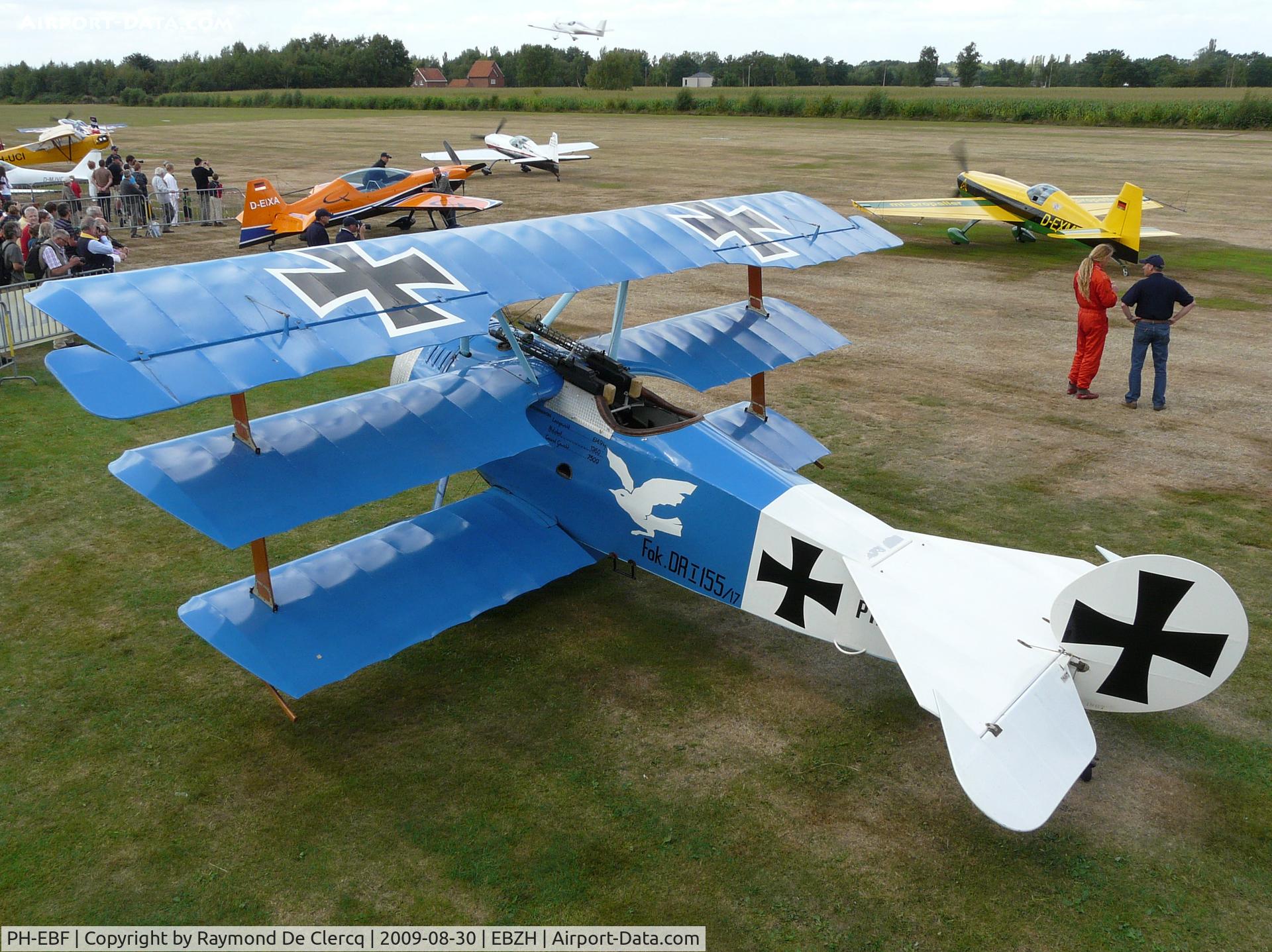 PH-EBF, Fokker Dr.1 Triplane Replica C/N 155-17, Open door Kiewit 2009.
