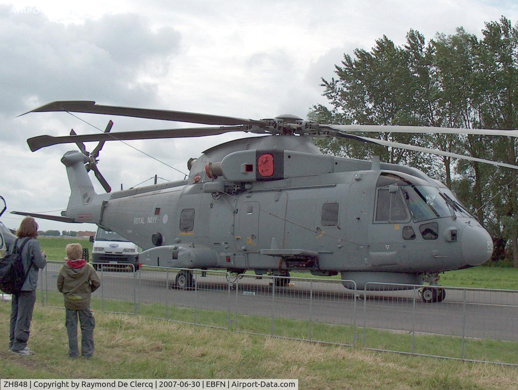 ZH848, 2000 AgustaWestland EH-101 Merlin HM.1 C/N 50116/RN28, Koksijde airshow 2007.