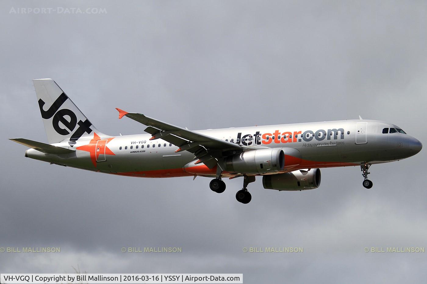 VH-VGQ, 2010 Airbus A320-232 C/N 4303, finals to 16R