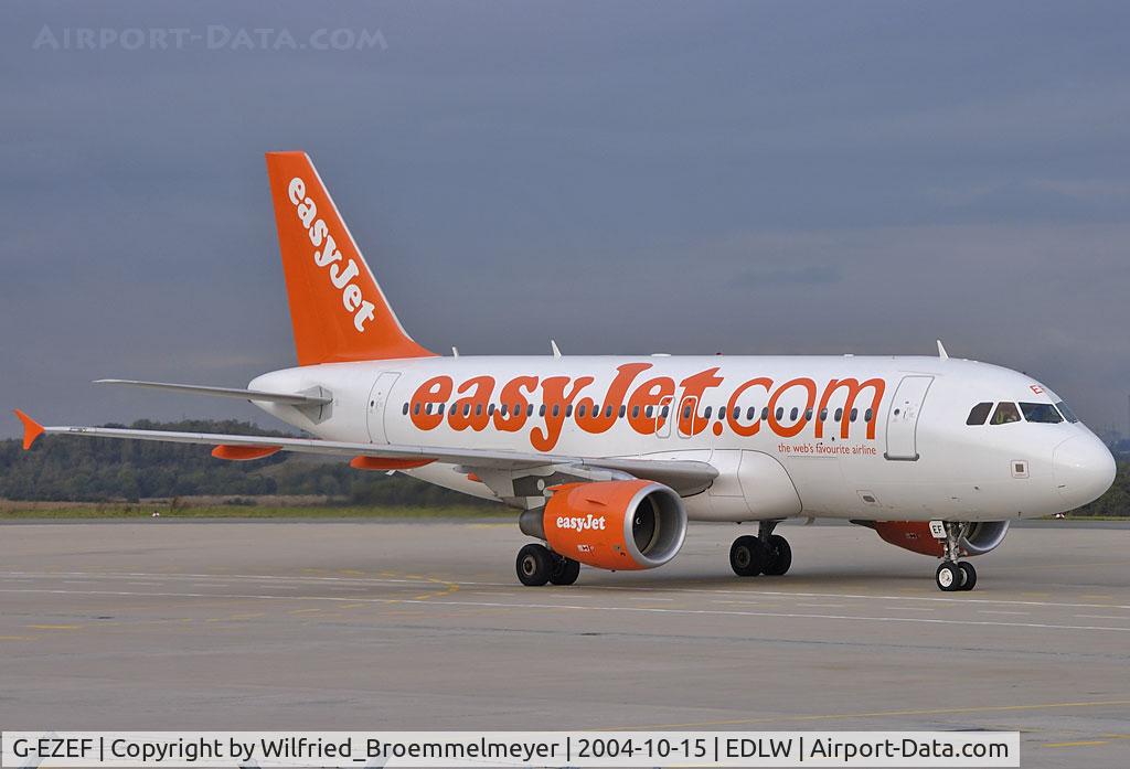 G-EZEF, 2004 Airbus A319-111 C/N 2176, easyJet / waiting to be pushed back to the parking position (nose out). Special procedure at Dortmund.