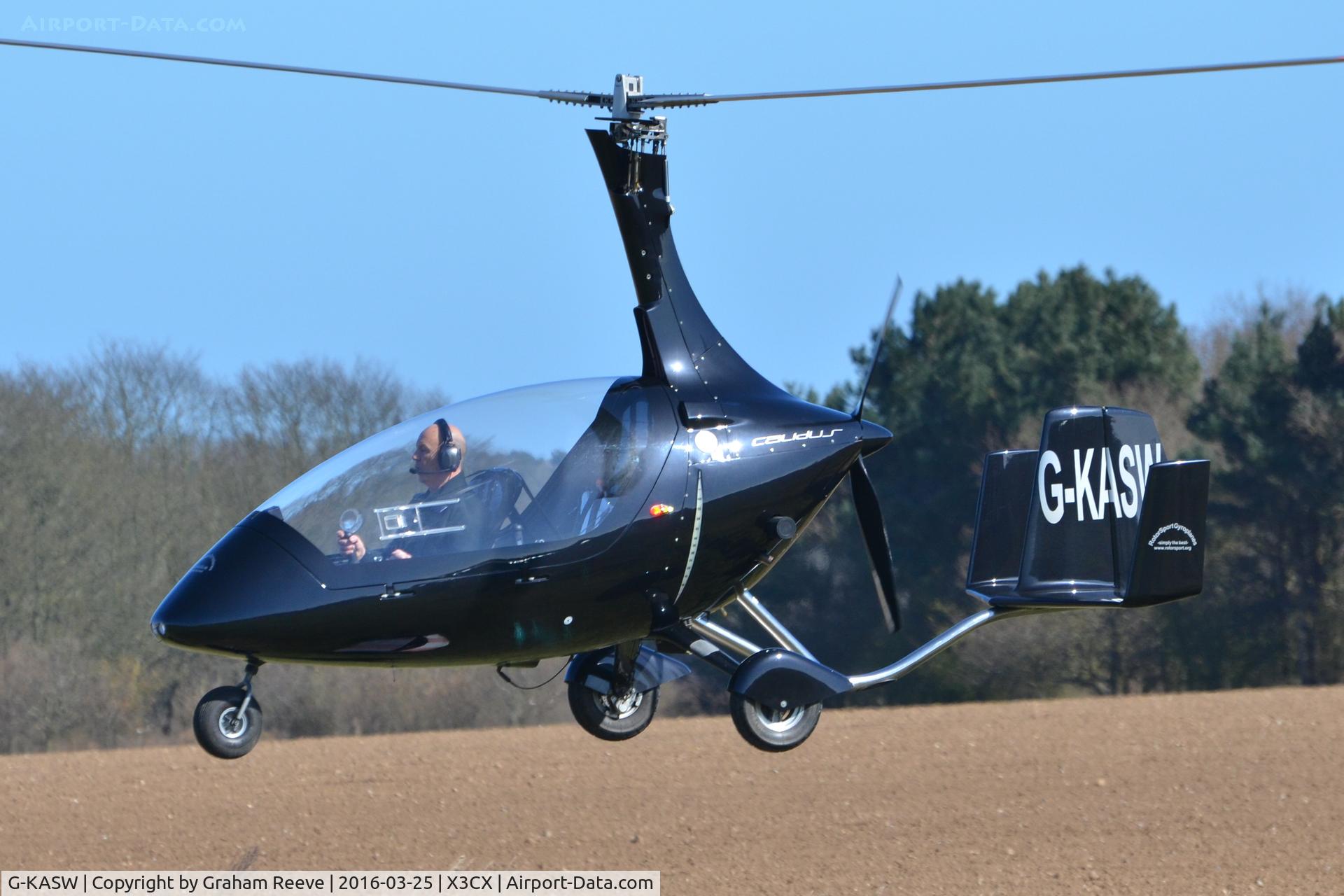 G-KASW, 2010 Rotorsport UK Calidus C/N RSUK/CALS/006, Landing at Northrepps.