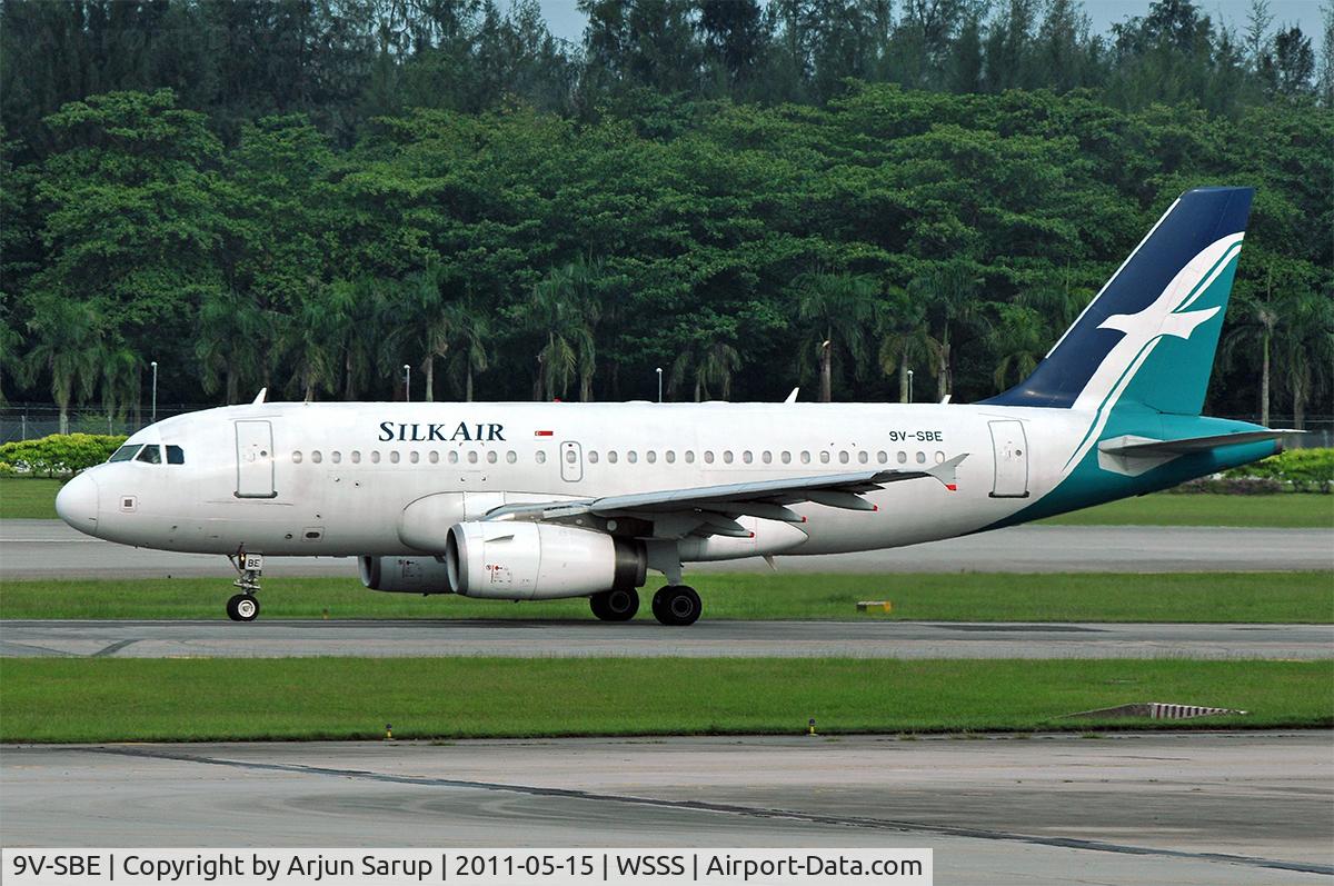 9V-SBE, 2005 Airbus A319-132 C/N 2568, Taxiing past at Changi.