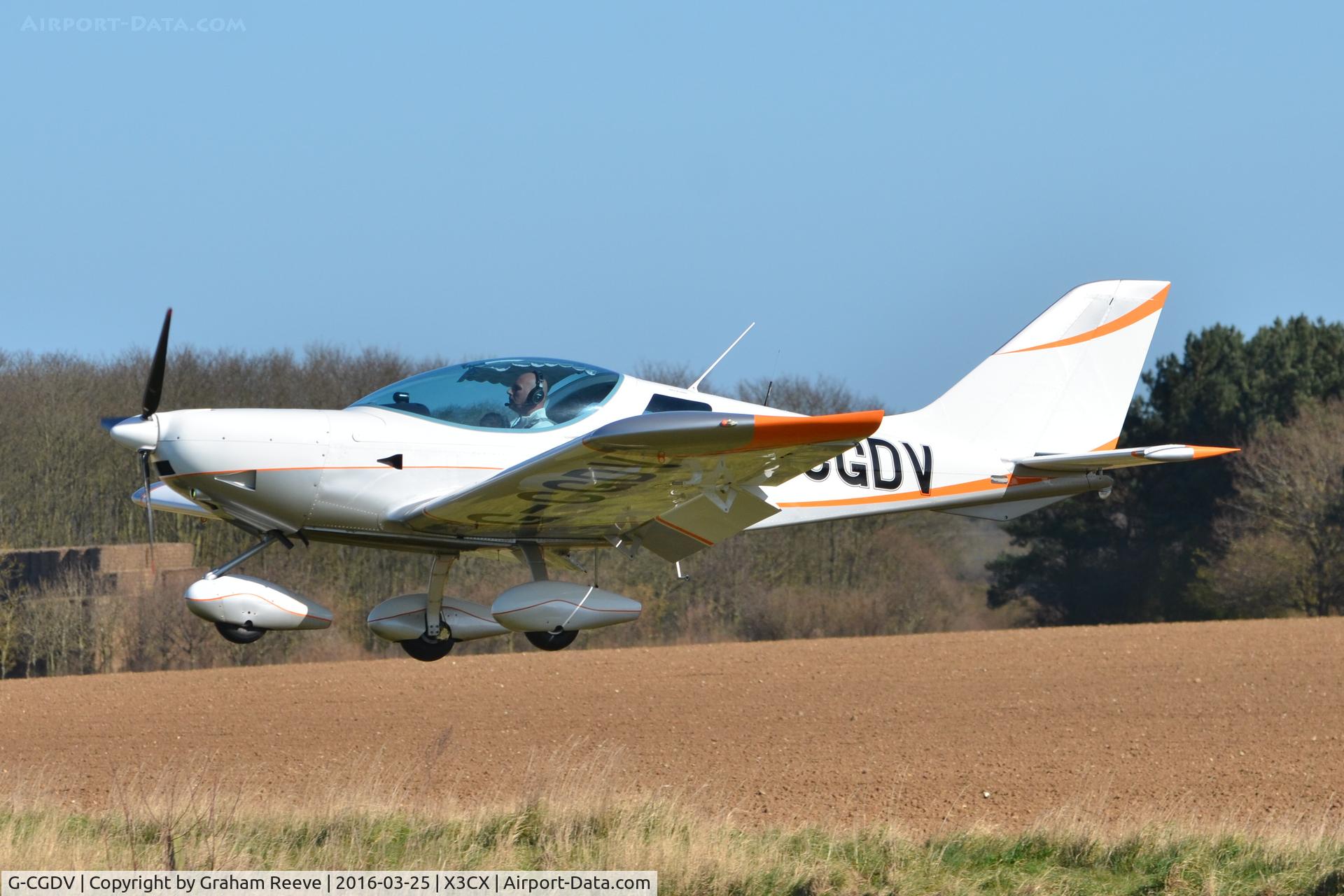 G-CGDV, 2009 CZAW Sportcruiser C/N 09SC285, Landing at Northrepps.