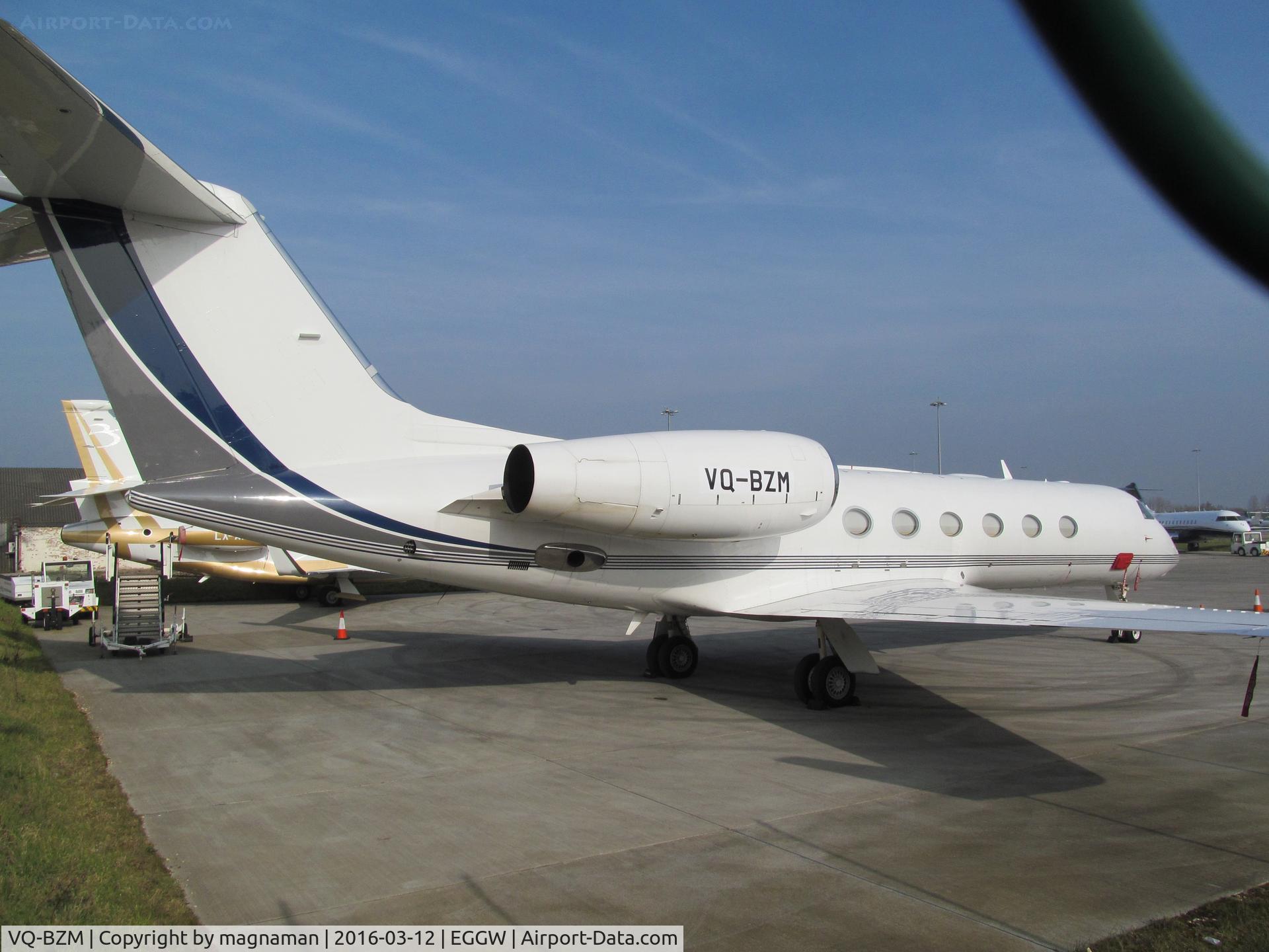 VQ-BZM, 2008 Gulfstream Aerospace GIV-X (G450) C/N 4123, at luton - taped on reg