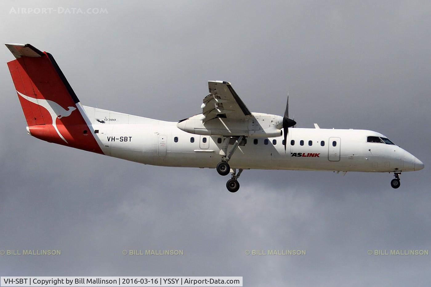 VH-SBT, 2002 De Havilland Canada DHC-8-315Q Dash 8 C/N 580, finals to 16R