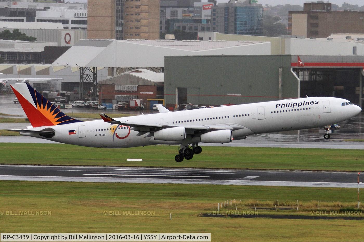 RP-C3439, 2002 Airbus A340-313 C/N 459, touching down in the rain