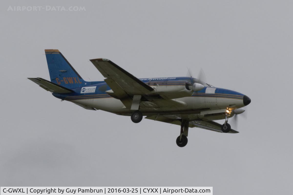 C-GWXL, 1979 Piper PA-31-350 Chieftain C/N 31-7952036, Landing