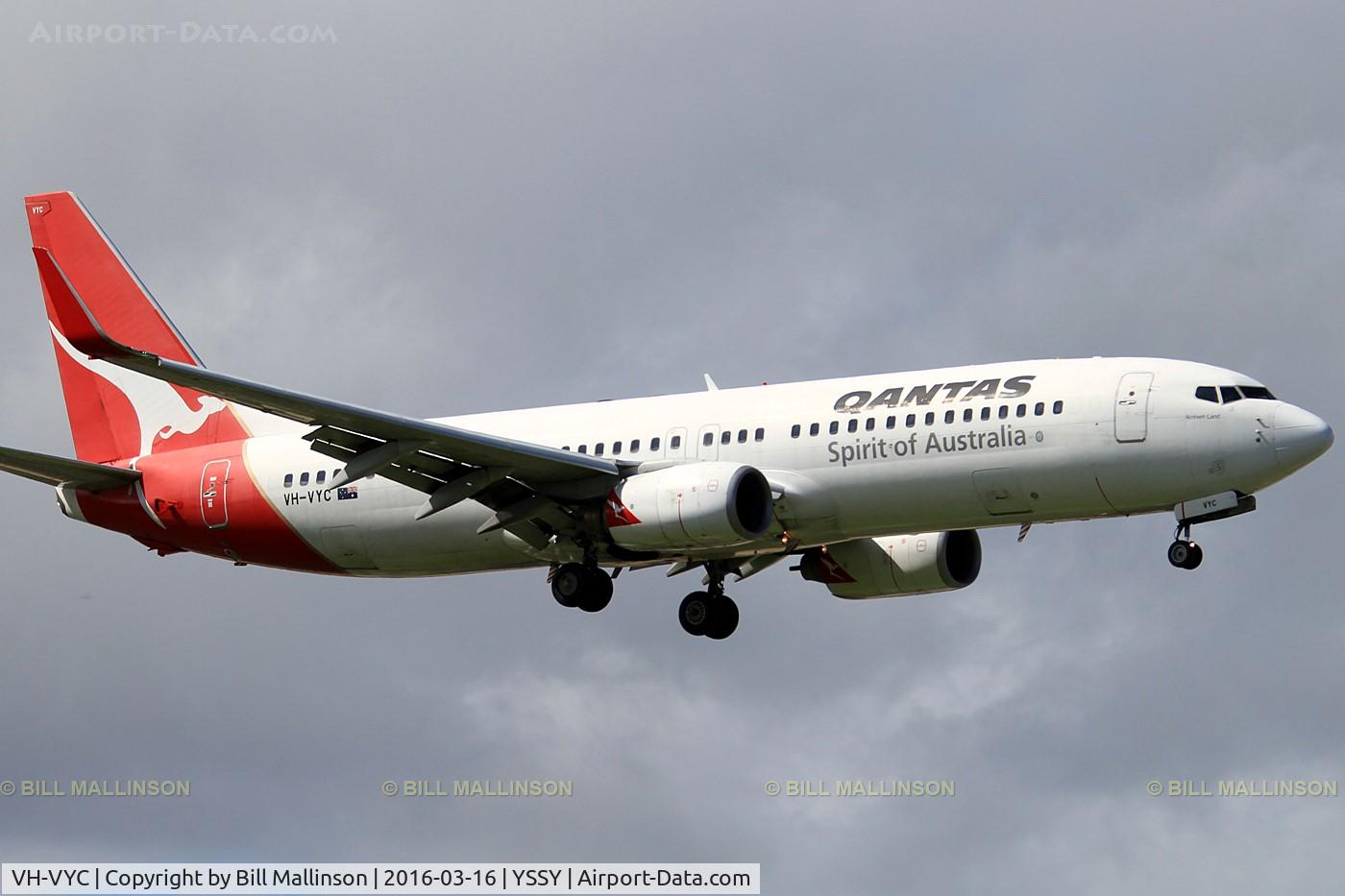 VH-VYC, 2004 Boeing 737-838 C/N 33991, finals to 16R