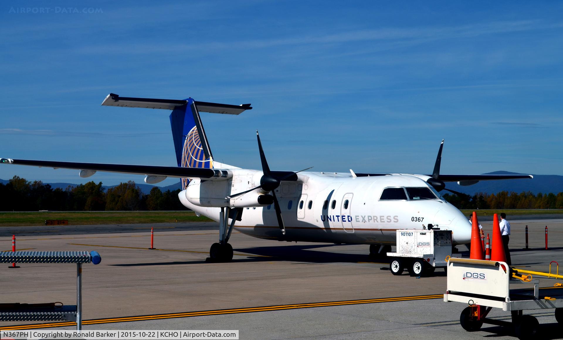 N367PH, 1998 Bombardier DHC-8-202 Dash 8 C/N 511, At the gate Charlottesville