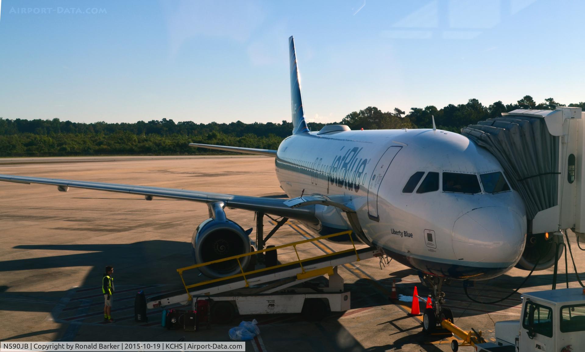 N590JB, 2004 Airbus A320-232 C/N 2231, At the Gate B3, Charleston