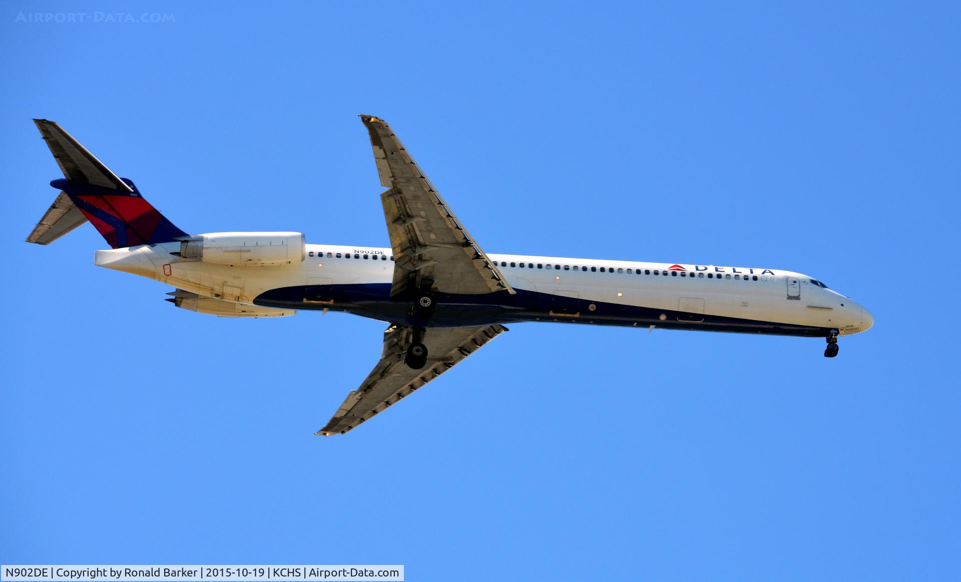 N902DE, 1992 McDonnell Douglas MD-88 C/N 53379, Landing approach Charleston