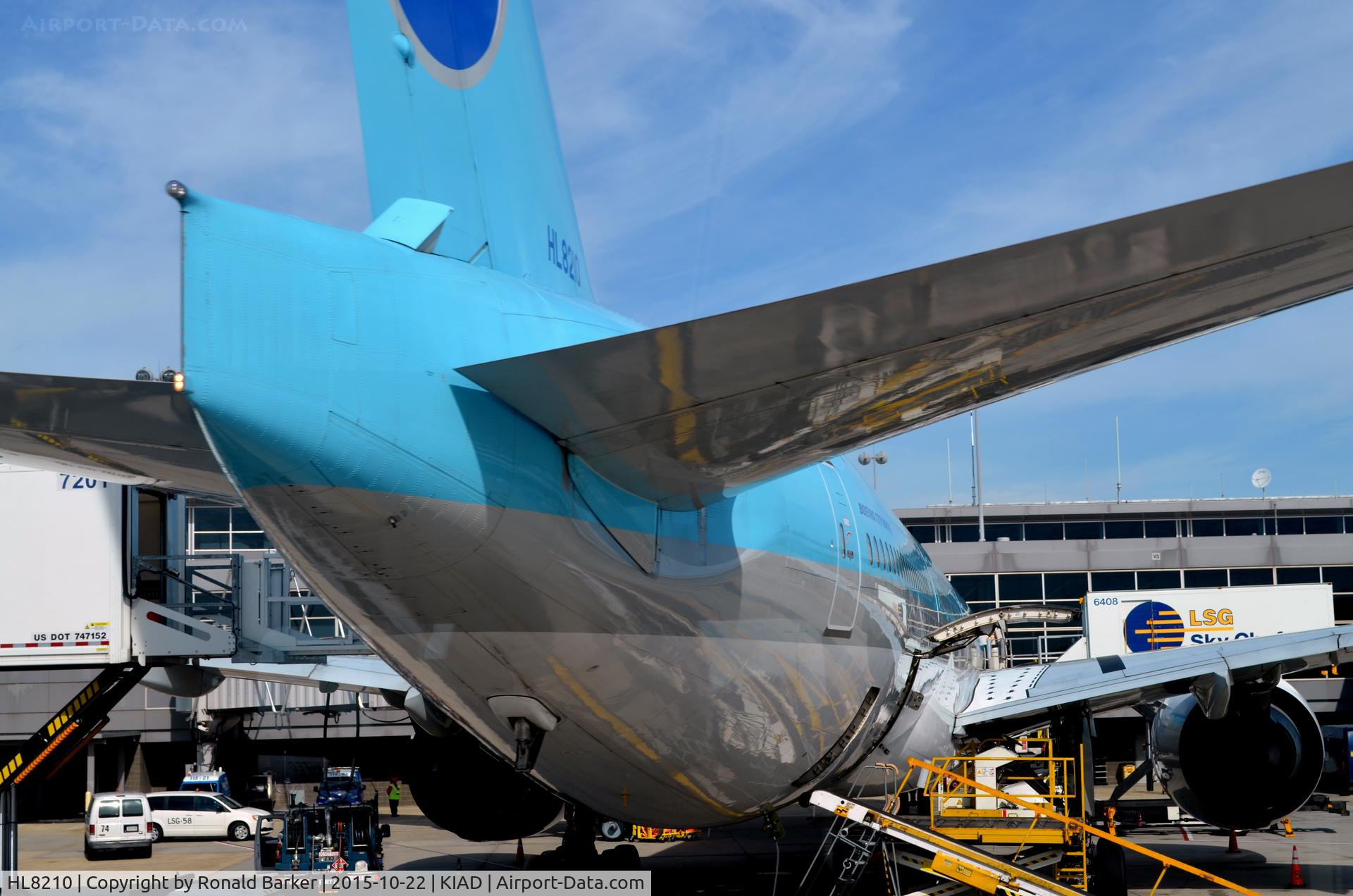 HL8210, 2010 Boeing 777-3B5/ER C/N 40377, At the gate Dulles