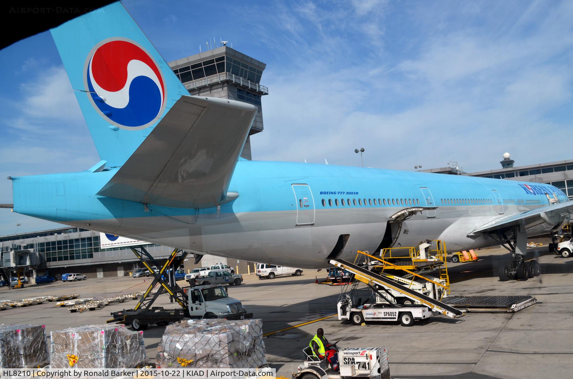 HL8210, 2010 Boeing 777-3B5/ER C/N 40377, At the gate Dulles